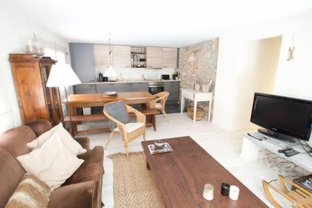 Apartament Central Amb Terrassa Alp Eksteriør billede
